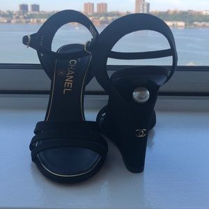 CHANEL pearl wedges size 37